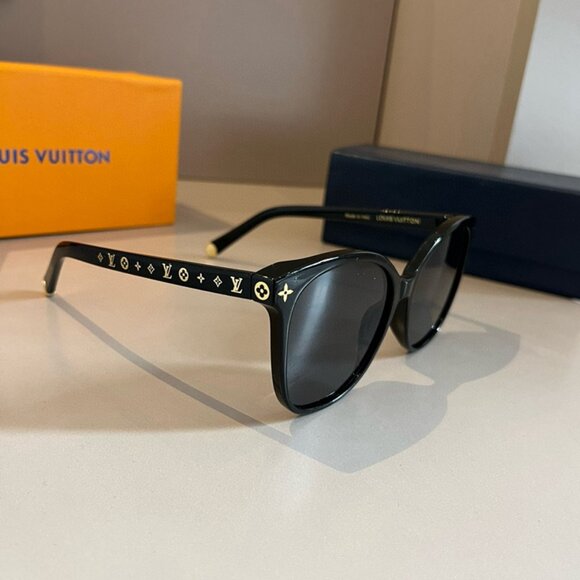 Louis Vuitton Black Round Sunglasses - Picture 1 of 7